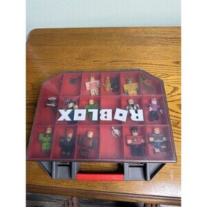 Roblox Action Figure Characters & Accessories + Carrying Case